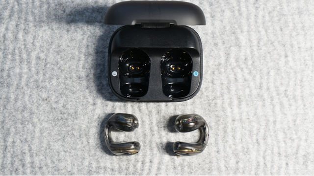 139言語対応のAI搭載自動翻訳イヤホン「VORMOR V13」 | antenna