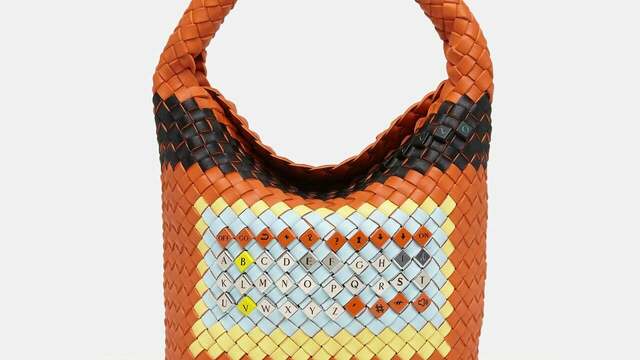 トラベルケース■BOTTEGA VENETA イントレチャート オレンジ トラベルケース□BOTTEGA VENETA イントレチャート オレンジ