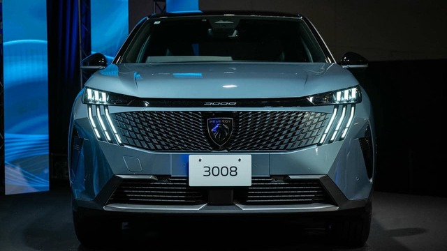 人気のグレーをまとう「プジョー408 GTハイブリッド セレニウム