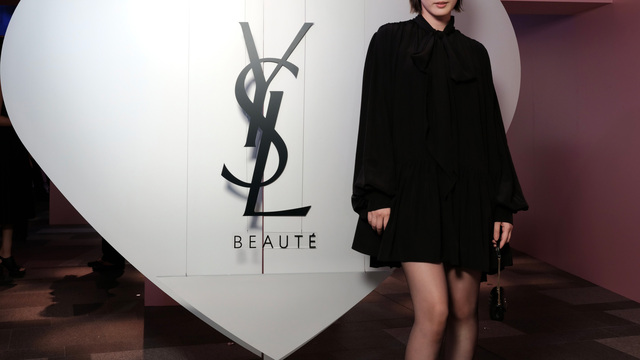 イヴ・サンローラン イヴ・サンローラン】YSL ラブシャイン グロスプランパーを全色