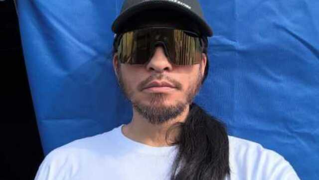長瀬智也、“ヒゲの破壊力”が凄まじい！ワイルドすぎる最新SHOTが