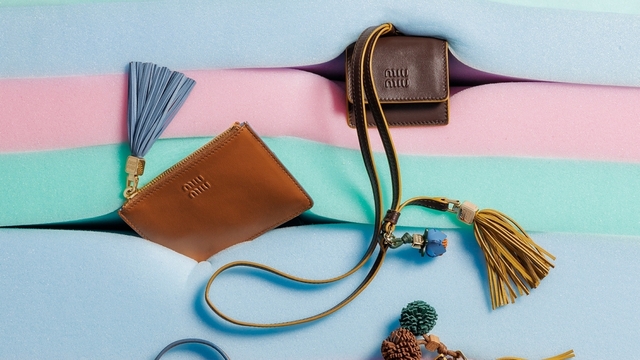 MIU MIU ミュウミュウ アルカディ レザー バッグチャーム ロゴ MIU MIU - 新品 miumiu ミュウミュウ アルカディ マテラッセ