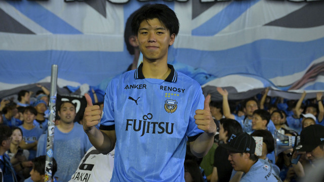 トッテナム公式タオルマフラー　高井幸大移籍で注目！現地スタジアム購入 日本代表DF高井幸大20歳「トッテナム10億円電撃移籍」は日本