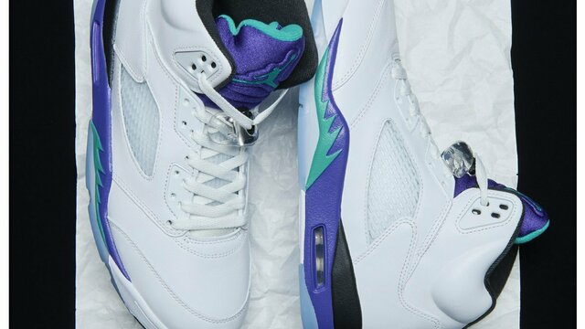 エアジョーダン5 レトロ Varsity Maize and Wolf Grey AIR JORDAN 5 'Varsity Maize & Wolf Grey' ｜ FLY BASKETBALL