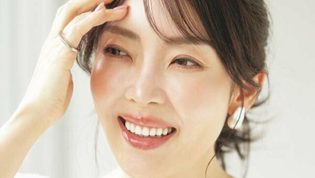 【emmi atelier】タックオフショルブラウス　東原亜希　ブラウン emmi atelier】タックオフショルブラウス 東原亜希 ブラウン