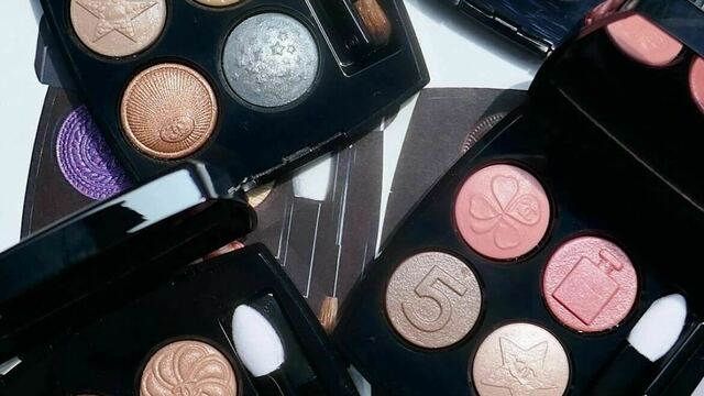 CHANEL メイクアップセット アイライナー　クリスマスコフレ2024 シャネル×クリスマスコフレ2024】ポーチ付きのメイクセットや