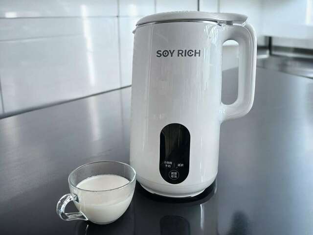 材料を入れるだけ！ ポタージュ・ジュース・甘酒も作れる豆乳メーカー