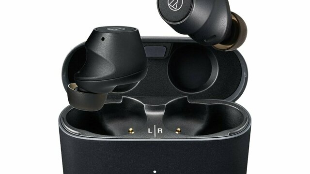 JBLのワイヤレスイヤホン「TOUR PRO 2」はほしい機能を“全部載せ