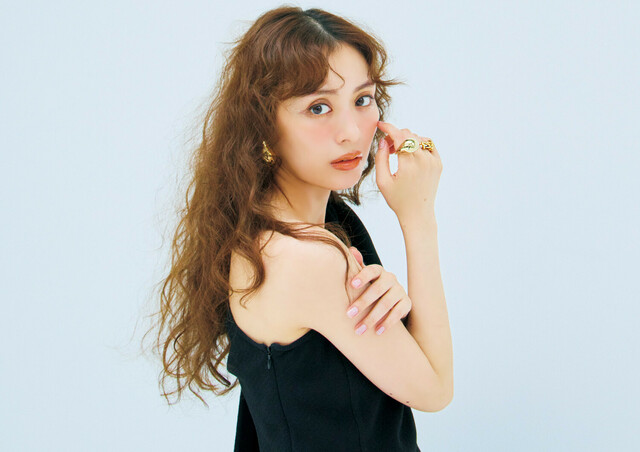 白水獅子星蛇です 超美品　希少デザイン　ボッテガヴェネタ BOTTEGA VENETA ボッテガ・ヴェネタと幸運の追い風に乗って