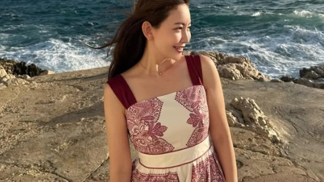美品☆小嶋陽菜着用モデル♡snidel ミックスプリーツドレス 異素材 レース SNIDEL レース 付け襟 ワンピース ブラック小嶋陽菜 こじはる