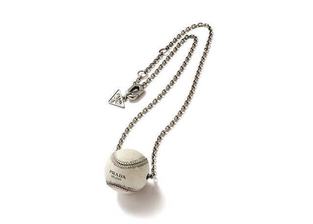 PRADA プラダ　ネックレス　ビーズ ネックレス　ボールネックレス Catch the Wave！〈プラダ〉のラグジュアリーな“野球ボール