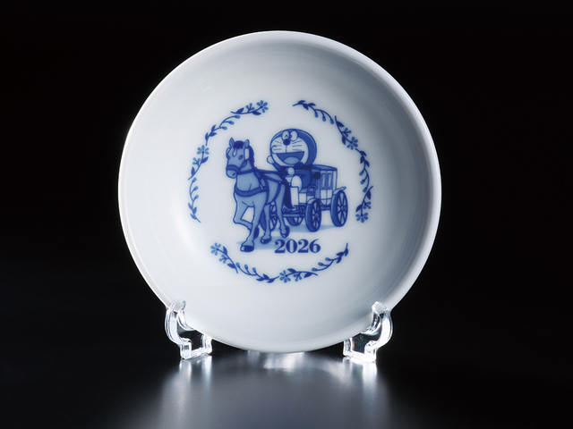 サライ』1月号には、日本が世界的に誇る陶磁器ブランド「ノリタケ」製