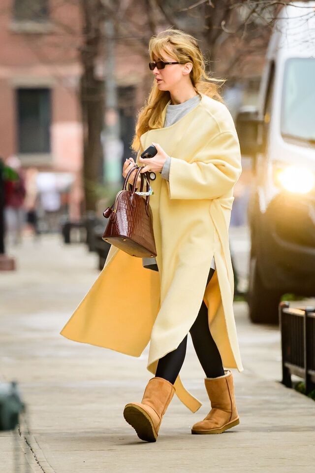 ジェニファー・ローレンス、UGG®ブーツで魅せた真冬のNYスタイル