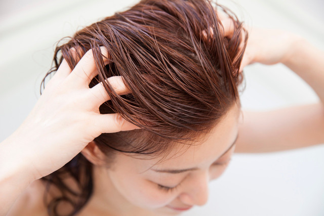 顔の皮膚より薄い頭皮をケア 健やかな頭皮が美髪を育てる理由 Antenna アンテナ