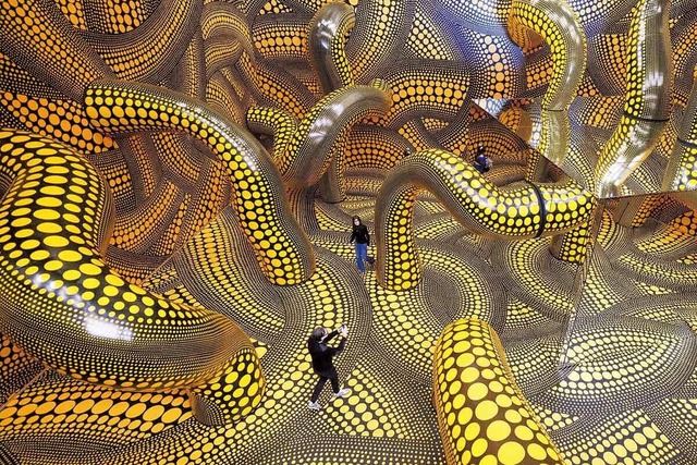 97歳の草間彌生、なお世界を魅了――ケルンで創作70年の大回顧展