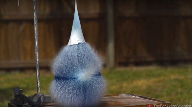 こりゃびっくりだ 液体だけど固くなる 不思議な物体ウーブレックが破裂する瞬間をスローモーションで 動画あり Antenna アンテナ