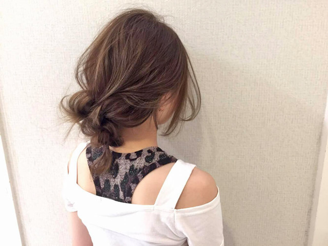 結んでくくるだけのノットヘアーで無造作ヘア 秋ヘアアレンジ Antenna アンテナ