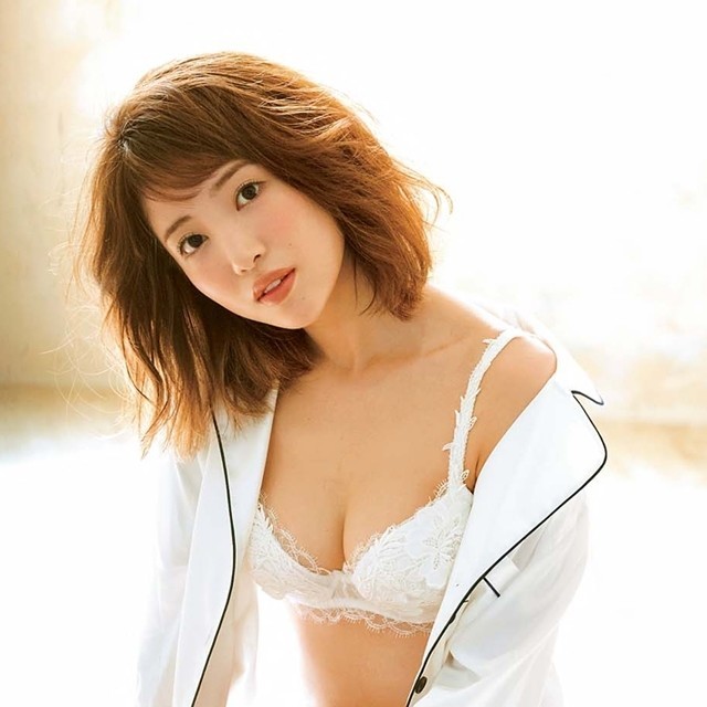 舟山久美子のセクシー画像