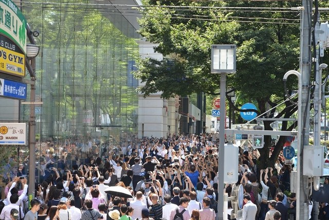 アップルストア 表参道 がオープン 行列は青山通りのエイベックス