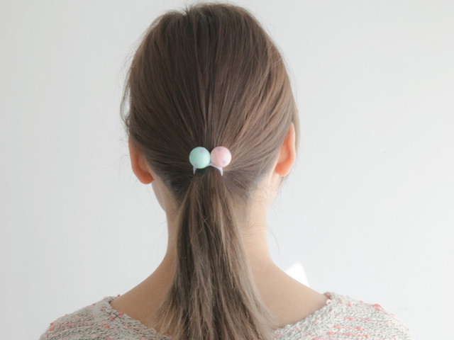 初心者でも簡単!飾り付きヘアゴムのきれいな結び方