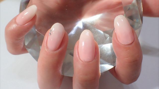 お家で 簡単セルフネイル くすみ色の縦のバイカラーがおしゃれ Antenna アンテナ