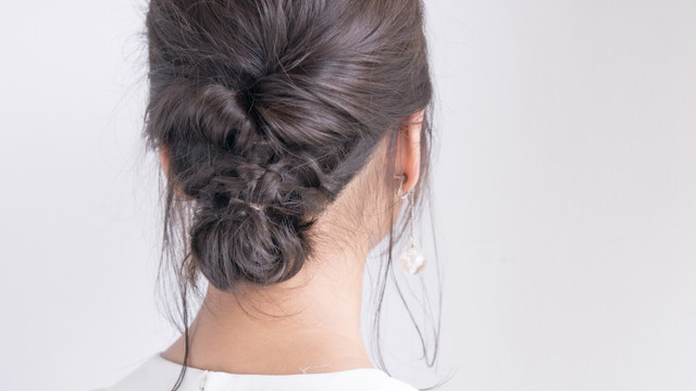 三つ編みヘアアレンジ 自分で後ろ一つ結びのやり方 Antenna アンテナ