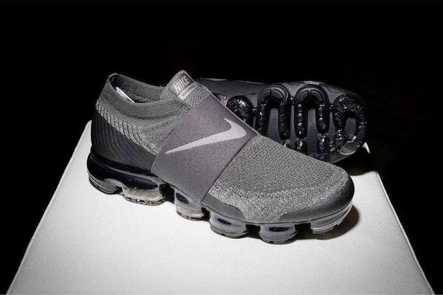 vapormax triple black laceless