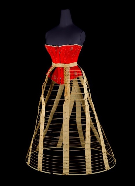 ファウンデーション ドレスの内側 展を神戸ファッション美術館で ロココから世紀まで Antenna アンテナ