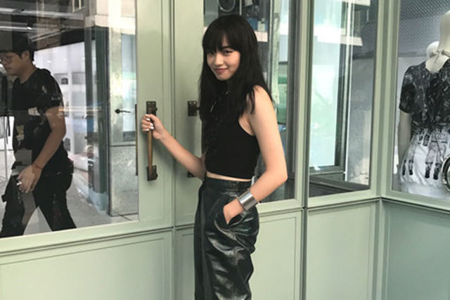 小松菜奈 台湾のシャネル限定ブティックへ Antenna アンテナ