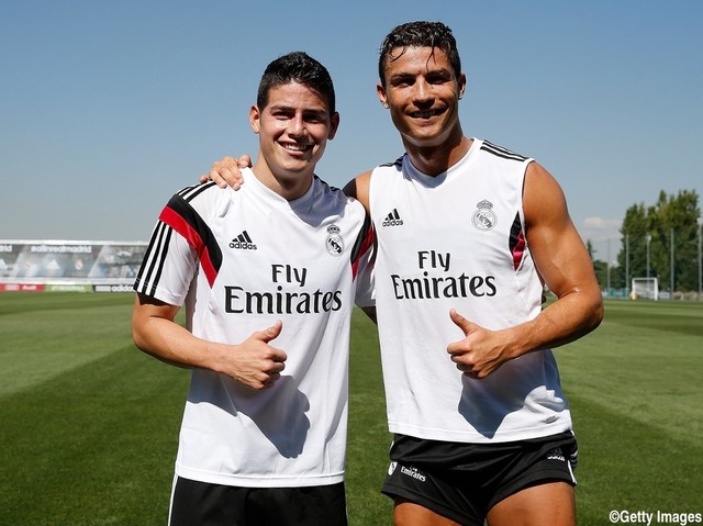 C ロナウドがハメス ロドリゲスが笑顔 R マドリーがトレーニング 12枚 Antenna アンテナ