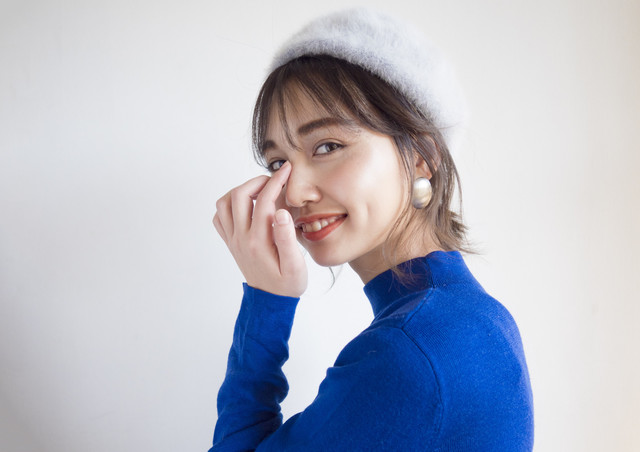 ベレー帽に似合う髪型は 簡単ヘアアレンジのやり方 Antenna アンテナ