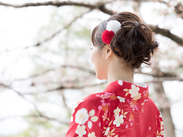 卒業式の袴姿に 自分でできる袴ヘアアレンジ 髪型カタログ Antenna アンテナ
