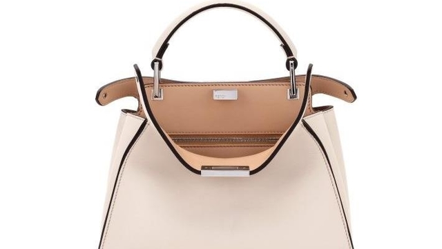 フェンディのハンドバッグ ピーカブー エッセンシャリー が綺麗すぎると話題 Antenna アンテナ