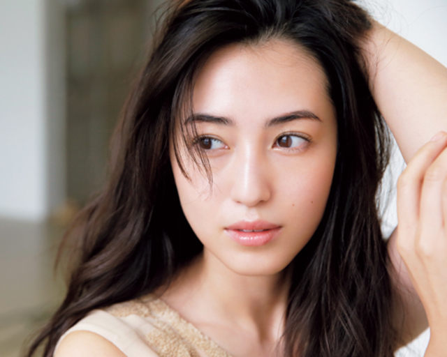 肌のツヤを出す方法 艶肌メイクにおすすめファンデーション プチプラ下地 つやつやの肌を作るスキンケア 食べ物 Antenna アンテナ