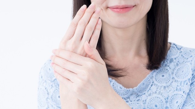 手は顔より老化が早い 手タレに教わるふっくら美しい手のつくり方 Antenna アンテナ