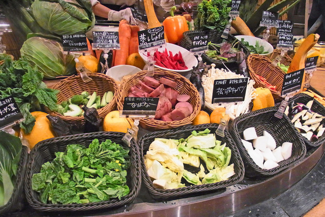 新宿で新鮮野菜 フルーツが食べ放題1 000円 サラダバー付きランチ3選 Antenna アンテナ