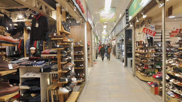 ドライビングシューズとは 長所と靴下 パンツのおすすめコーデ Antenna アンテナ