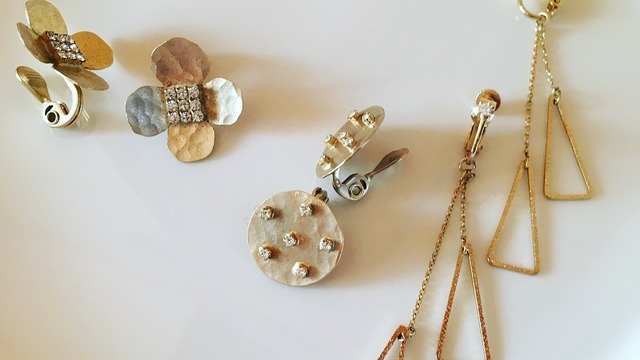 軽減する ベンチ そっと セリア ノンホールピアス Greater Is He Net