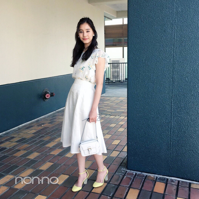 新木優子のイエロー 白コーデが夏っぽ可愛い 毎日コーデ Antenna アンテナ