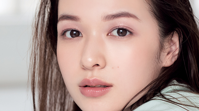 スモーキー メイク 日本人でもハマる ハーフ顔をつくるスモーキーアイメイクからリップまでおすすめ情報まとめ Antenna アンテナ