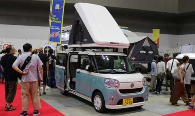 車中泊ならぬ車上泊 ルーフキャリアにカンタン装着が可能な Zifer Japan のルーフテント Antenna アンテナ