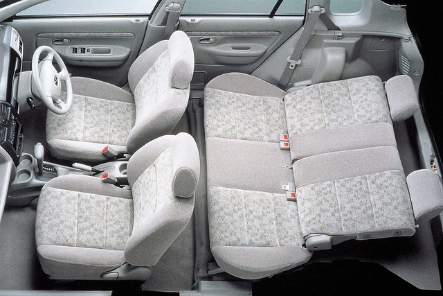 後席想いの車を探せ 後席がリクライニングできる快適2列シート車 5選 Antenna アンテナ