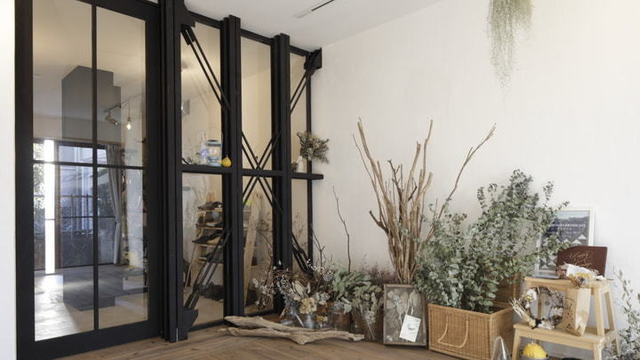 ご自宅 訪問 こんなアトリエでイラストを描いています こぐれひでこさんの住まい 前編 Antenna アンテナ