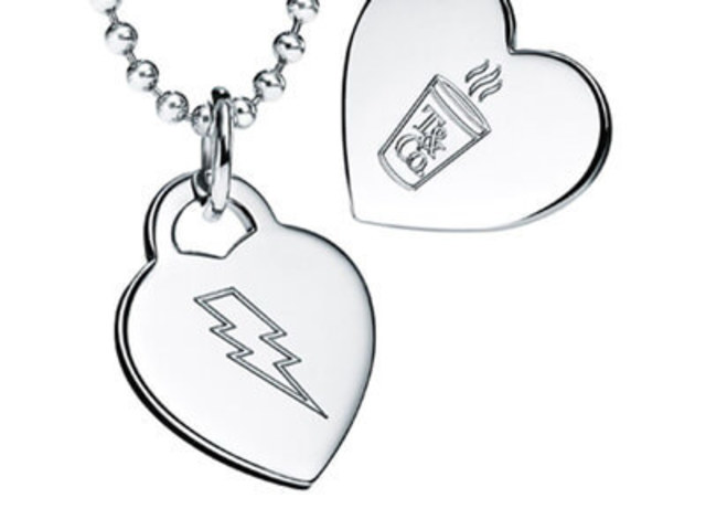 アクセサリーに絵文字や手書きを ティファニー の刻印サービス Antenna アンテナ