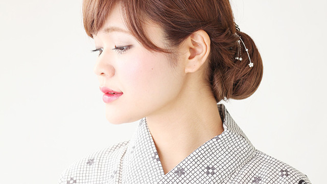 ロング浴衣 お団子を低めにまとめた簡単ヘアアレンジ Antenna アンテナ