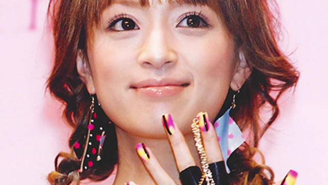 浜崎あゆみが ヘア写真 を公開 リハの前と後でチリチリ具合がこんなに違うッ Antenna アンテナ