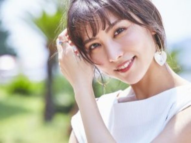 エスニックファッションコーデ6選 バンダナ柄アイテムからマキシワンピの着こなしまで Antenna アンテナ