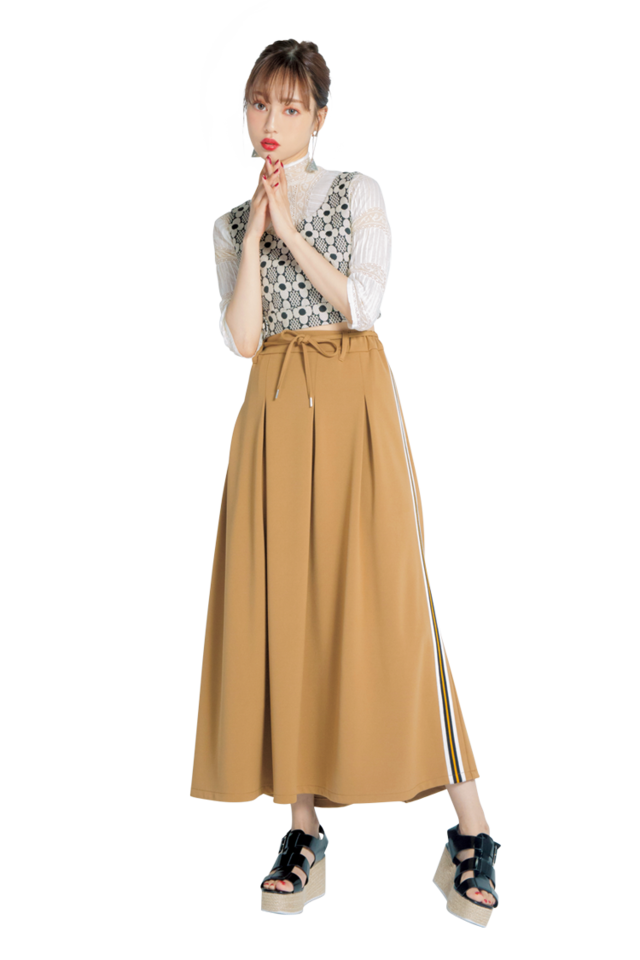 中村里砂ちゃんが着回す 総花柄ビスチェ夏 秋スイッチコーデ Antenna アンテナ