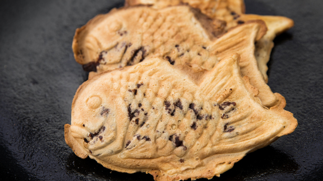 たい焼きのプロに聞く たい焼きは頭と尻尾 どっちから食べるのが正解 Antenna アンテナ