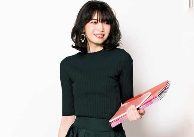 上下黒 ワンピ風でオシャレに仕上げる シックでも地味見えしない大人の通勤コーデ Antenna アンテナ